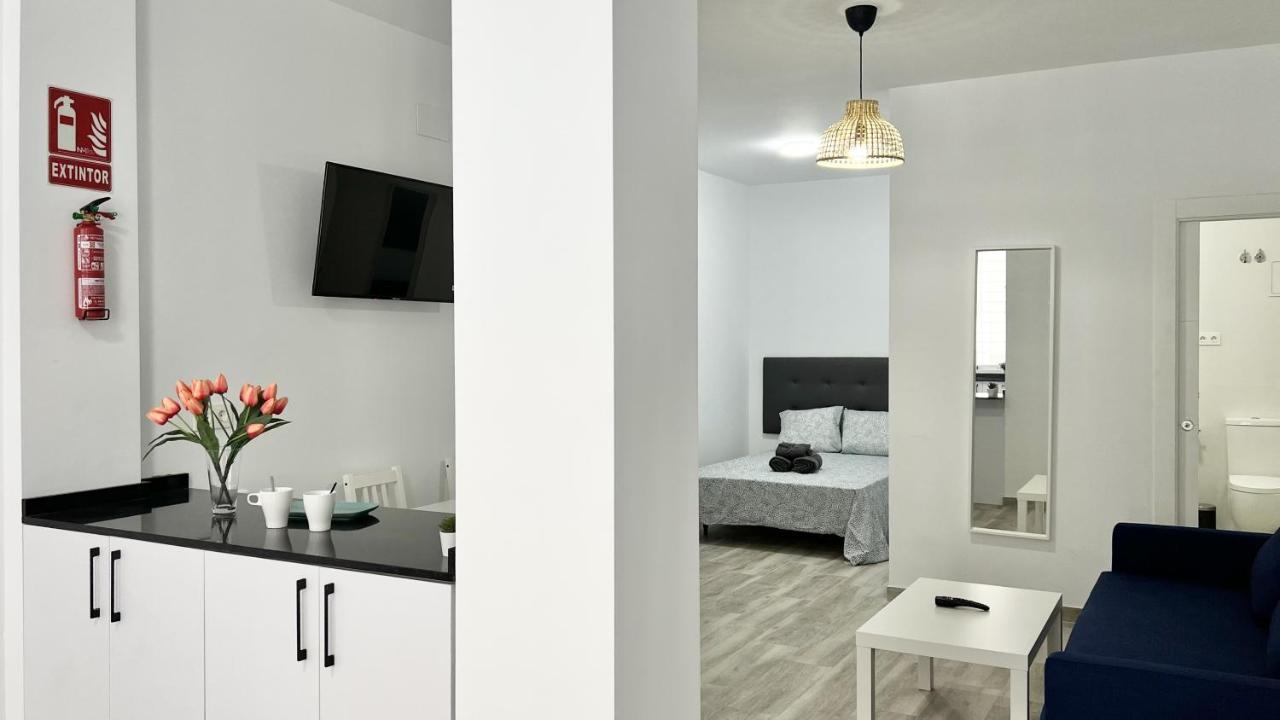 Los Tilos Suites-Vialia マラガ エクステリア 写真